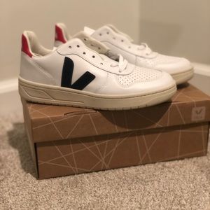 Veja V-10 Sneakers in colorblock